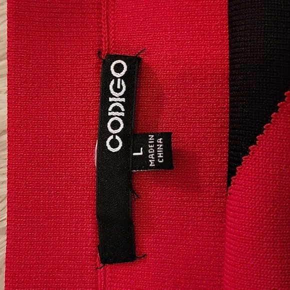 ❤️‍🔥 Beautiful Red, Yellow, and Black Dress ❤️‍🔥 - Picture 7 of 9